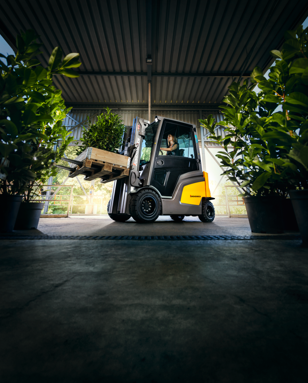 E-Mobility campaign, Plant, RGB, Screen_[MAM-63770]